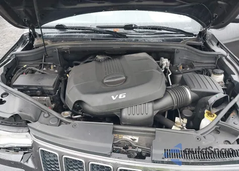 2015 Jeep Grand Cherokee Overland z USA, uszkodzony, nr VIN 1C4RJFCG0FC806900